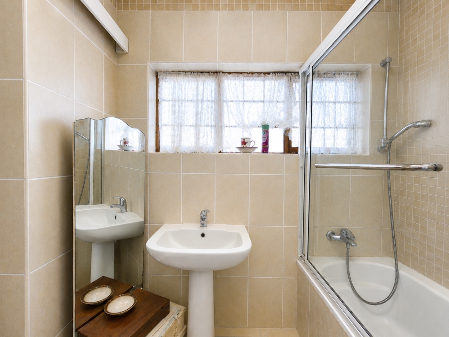 3 Bedroom Property for Sale in Wynberg Upper Western Cape